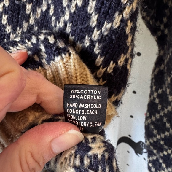 Stylish Black and Cream Women's Sweater - Picture 3 of 4